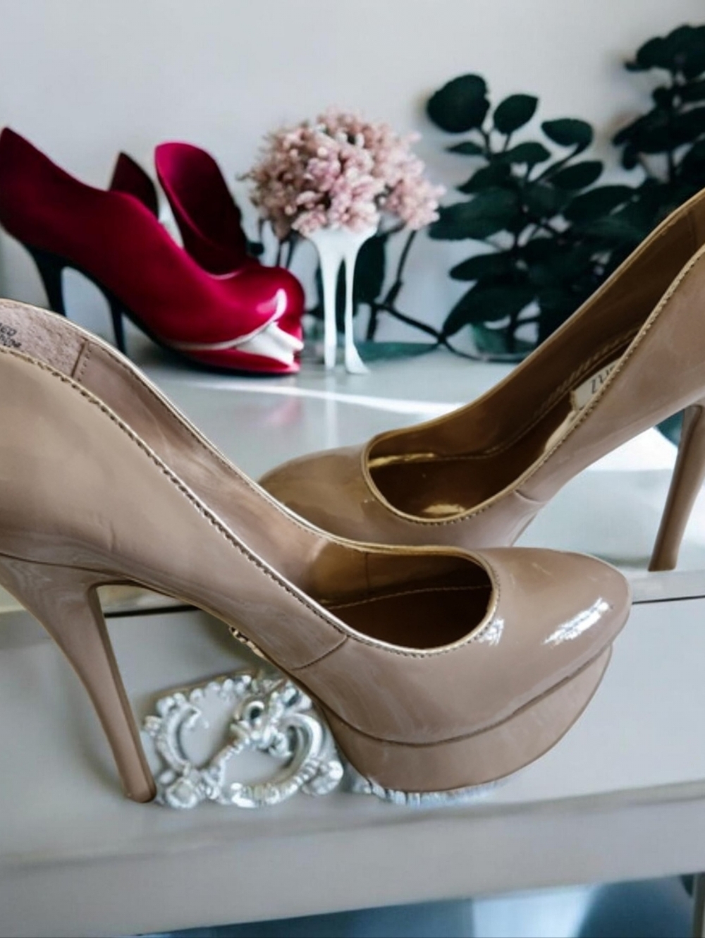 JLO Jennifer Lopez Nude Patent Leather Platform Pumps - Gold Sole Size 7
